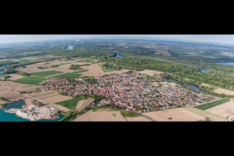 Luftaufnahme von Panorama Perspektive der Ortsansicht der Straßen und Häuser der Wohngebiete in Leimersheim im Bundesland Rheinland-Pfalz, Deutschland