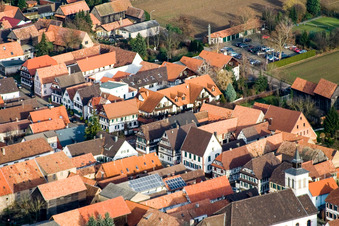 Gebäudekomplex der Hotelanlage des Hotel Zur Krone im Ortsteil Hayna in Herxheim bei Landau (Pfalz) im Bundesland Rheinland-Pfalz, Deutschland