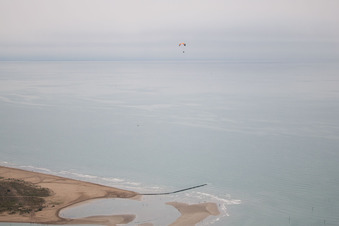 Schrägluftbild von Tragole im Bundesland Venetien, Italien