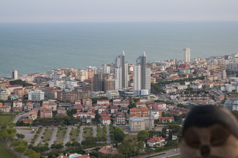 Lido di Jesolo im Bundesland Metropolitanstadt Venedig, Italien von einer Drohne aus