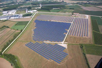 Schrägluftbild von Pescincanna im Bundesland Friaul-Julisch Venetien, Italien