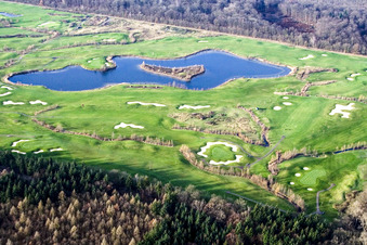 Gelände des Golfplatz Golfanlage Landgut Dreihof in Essingen im Bundesland Rheinland-Pfalz, Deutschland von oben