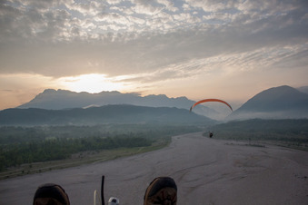 Schrägluftbild von Cavasso Nuovo im Bundesland Pordenone, Italien