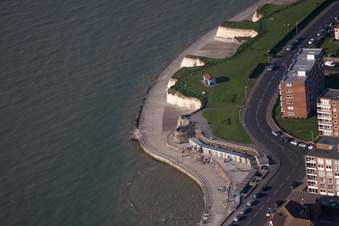Uferpromenade und Strandba in Birchington-on-Sea im Bundesland England, Vereinigtes Königreich