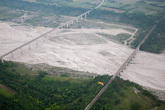 Drohnenaufname von Vajont im Bundesland Pordenone, Italien