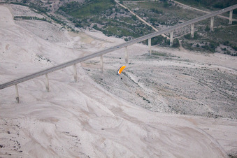 Vajont im Bundesland Pordenone, Italien aus der Drohnenperspektive