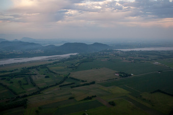 Schrägluftbild von Orgnese im Bundesland Friaul-Julisch Venetien, Italien