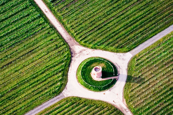 Bauwerk des Aussichtsturmes Winzerturm in Hochstadt (Pfalz) im Ortsteil Niederhochstadt im Bundesland Rheinland-Pfalz, Deutschland