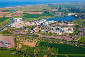 Luftaufnahme von Gebäude und Produktionshallen auf dem Werksgelände des Chemieproduzenten Pfizer Ltd und Discovery Park in Sandwich in England, Vereinigtes Königreich, Großbritanien