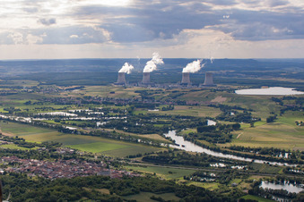 Schrägluftbild von Kœnigsmacker im Bundesland Moselle, Frankreich