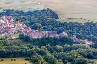 Burganlage des Schloß Roussy-le-bourg in Roussy-le-Village in Grand Est im Bundesland Moselle, Frankreich