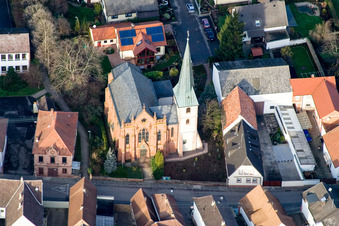 Kirchengebäude der Katholischen Kirche St. Michael im Dorfkern im Ortsteil Duttweiler in Neustadt an der Weinstraße im Bundesland Rheinland-Pfalz, Deutschland