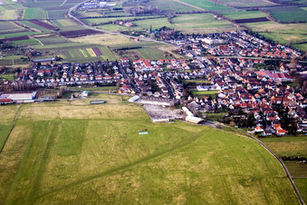 Luftbild von Lachen-Speyerdorf, Flugplatz in Neustadt an der Weinstraße im Bundesland Rheinland-Pfalz, Deutschland