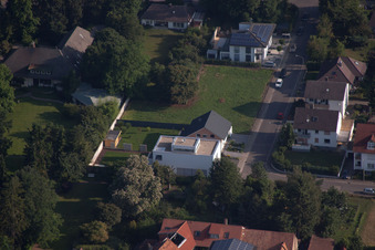 Luxus- Villa im Wohngebiet einer Einfamilienhaus- Siedlung in der Eichendorffstraße in Kandel im Bundesland Rheinland-Pfalz, Deutschland