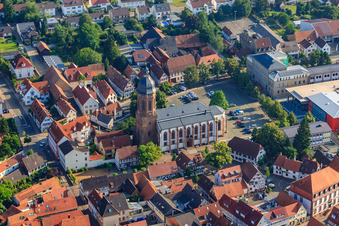 Luftbild von Kirche Marktplatz, Plätzl in Kandel im Bundesland Rheinland-Pfalz, Deutschland