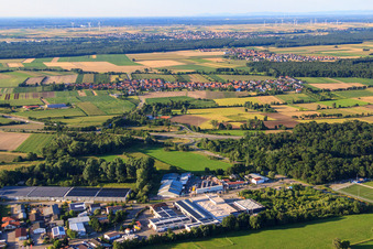 Industriestraße im Industriegebiet Horst im Ortsteil Minderslachen in Kandel im Bundesland Rheinland-Pfalz, Deutschland