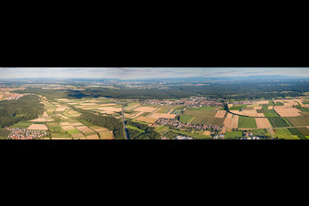 Panorama der Stadtansicht aus Norden in Kandel im Bundesland Rheinland-Pfalz, Deutschland