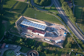 Baustelle des Erdwärmekraftwerkes des Heizkraftwerkes Geothermie an der A65 in Insheim im Bundesland Rheinland-Pfalz, Deutschland aus der Luft