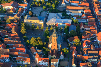 Luftbild von Renovierte Stadthalle am Marktplatz in Kandel im Bundesland Rheinland-Pfalz, Deutschland
