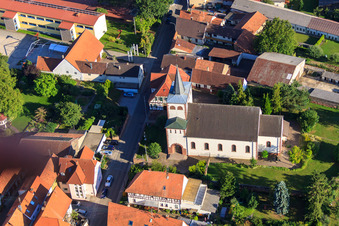 Kathol. Kirche in Minfeld im Bundesland Rheinland-Pfalz, Deutschland