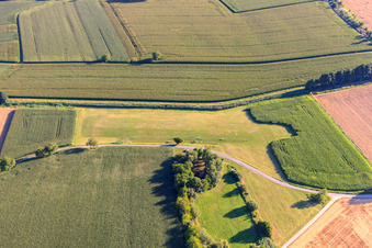 Modellflugplatz des MFC Bad Bergzabern in Oberotterbach im Bundesland Rheinland-Pfalz, Deutschland von oben
