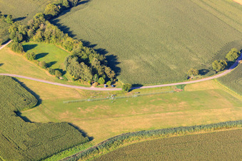 Modellflugplatz des MFC Bad Bergzabern in Oberotterbach im Bundesland Rheinland-Pfalz, Deutschland von oben gesehen