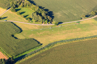 Modellflugplatz des MFC Bad Bergzabern in Oberotterbach im Bundesland Rheinland-Pfalz, Deutschland vom Flugzeug aus