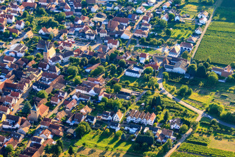 Hintergasse in Oberotterbach im Bundesland Rheinland-Pfalz, Deutschland