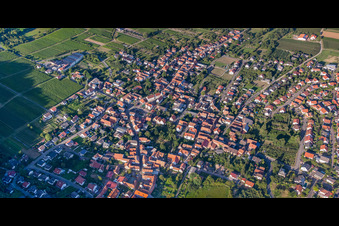 Dorfübersicht von Westen in Oberotterbach im Bundesland Rheinland-Pfalz, Deutschland