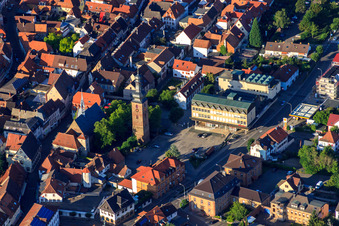 Luftbild von Meßplatz mit Sparkasse Südpfalz in Bad Bergzabern im Bundesland Rheinland-Pfalz, Deutschland