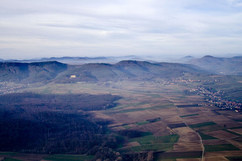 Schrägluftbild von Steinseltz(Elsaß) im Bundesland Bas-Rhin, Frankreich