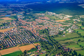 Stadtansicht aus Westen in Herxheim bei Landau im Bundesland Rheinland-Pfalz, Deutschland