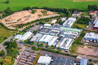 Schrägluftbild von APL Automobil-Prüftechnik Landau GmbH in Landau in der Pfalz im Bundesland Rheinland-Pfalz, Deutschland