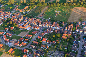 Friedhofsweg in Herxheimweyher im Bundesland Rheinland-Pfalz, Deutschland