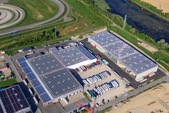 Hallen und LKW der NUSS-Unternehmensgruppe im Industriegebiet Oberwald in Wörth am Rhein im Bundesland Rheinland-Pfalz, Deutschland aus der Luft