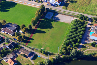 Luftbild von Fußballplatz Leimersheim im Bundesland Rheinland-Pfalz, Deutschland