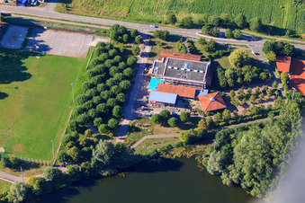 Hugo-Dörrler-Halle mit Müllers Restaurant in Leimersheim im Bundesland Rheinland-Pfalz, Deutschland