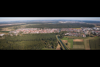 Panorama - Perspektive Ortsansicht der Straßen und Häuser der Wohngebiete im Ortsteil Neudorf in Graben-Neudorf im Bundesland Baden-Württemberg, Deutschland