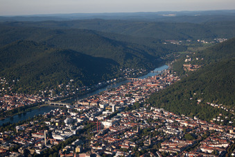 Altstadt, Alte Brücke über den Neckar im Ortsteil Weststadt in Heidelberg im Bundesland Baden-Württemberg, Deutschland