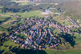 Luftbild von Dorfansicht im Ortsteil Ober-Abtsteinach im Bundesland Hessen, Deutschland