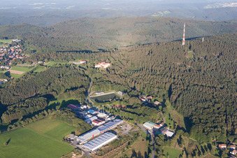 Gewerbegebiet und Firmenansiedlung mit Morton Extrusionstechnik GmbH zu Füssen des Sendemast in Abtsteinach im Ortsteil Ober-Abtsteinach im Bundesland Hessen, Deutschland
