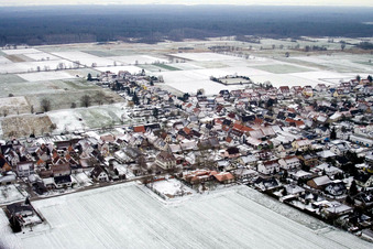 Ort im Winter bei Schnee in Freckenfeld im Bundesland Rheinland-Pfalz, Deutschland