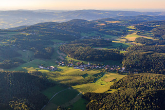 Ortsansicht im Odenwald von Süden im Ortsteil Kocherbach in Wald-Michelbach im Bundesland Hessen, Deutschland