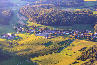 Luftbild von Ortsansicht im Odenwald von Süden im Ortsteil Kocherbach in Wald-Michelbach im Bundesland Hessen, Deutschland