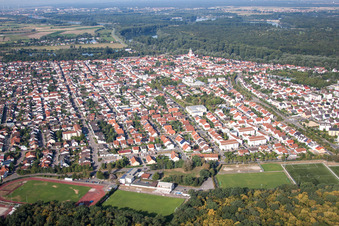 Luftbild von Ortsansicht der Straßen und Häuser der Wohngebiete in Ketsch im Bundesland Baden-Württemberg, Deutschland