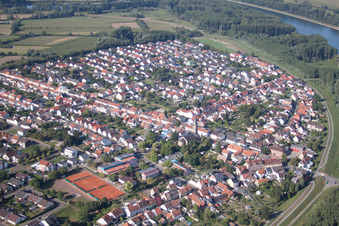 Schrägluftbild von Ortsteil Rheinhausen in Oberhausen-Rheinhausen im Bundesland Baden-Württemberg, Deutschland