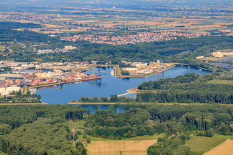 Hafen GER von Osten in Germersheim im Bundesland Rheinland-Pfalz, Deutschland
