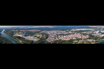 Stadtpanorama an Rhein in Germersheim im Bundesland Rheinland-Pfalz, Deutschland