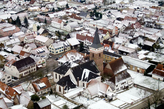 Kirche im Winter bei Schnee im Ortsteil Schaidt in Wörth am Rhein im Bundesland Rheinland-Pfalz, Deutschland