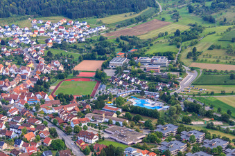 Freibad Calw - Stammheim und Sportplatz des  NK Zrinski Calw e.V. am Maria von Linden-Gymnasium und der Gemeindehalle im Bundesland Baden-Württemberg, Deutschland
